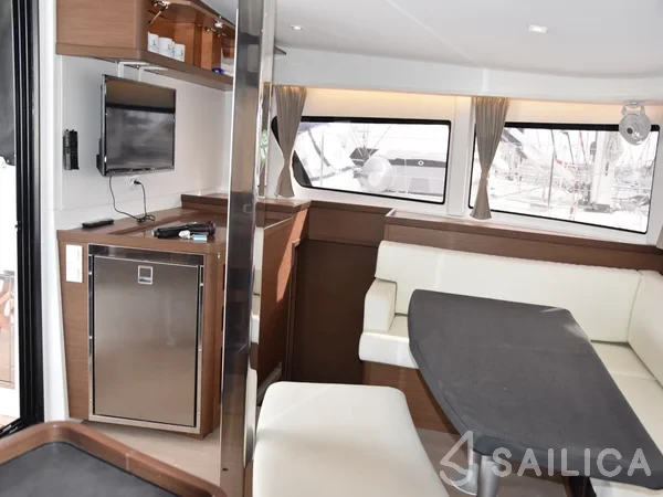 Lagoon 42 - Yacht Charter Sailica