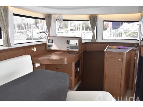 Lagoon 42 - Yacht Charter Sailica