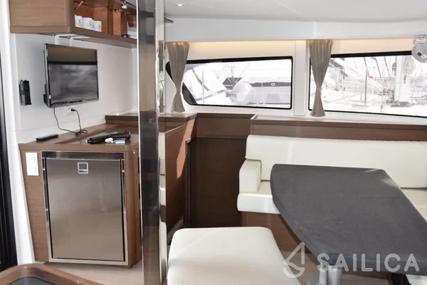 Lagoon 42 - Yacht Charter Sailica