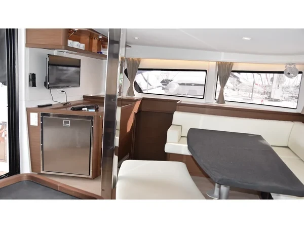 Lagoon 42 - Yacht Charter Sailica