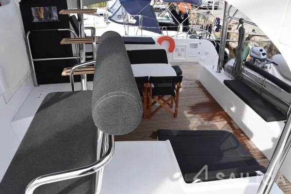 Lagoon 42 - Yacht Charter Sailica