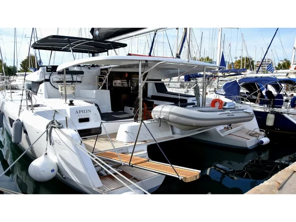 Lagoon 42 - Yacht Charter Sailica