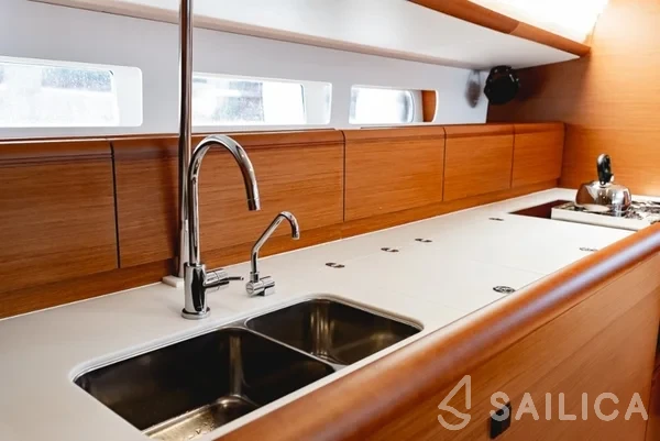 Sun Odyssey 519 - Yacht Charter Sailica
