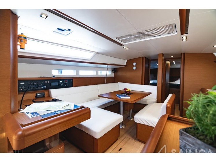 Sun Odyssey 519 - Yacht Charter Sailica