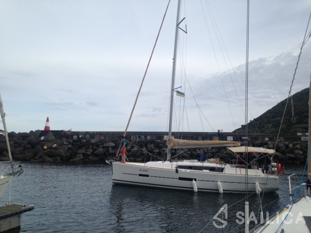 Dufour 382 GL - Yacht Charter Sailica