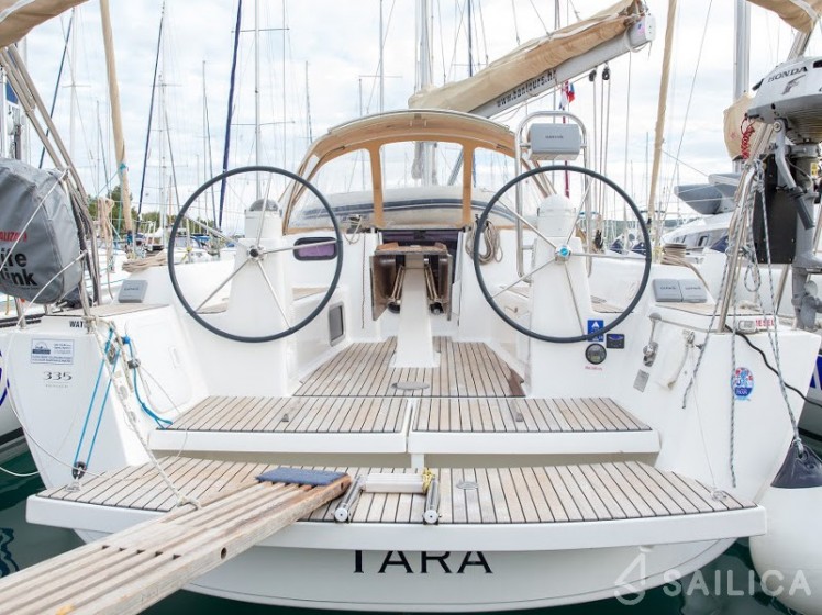 Dufour 335 Grand Large - Yacht Charter Sailica