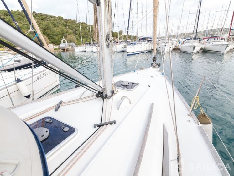 Dufour 335 Grand Large - Yacht Charter Sailica