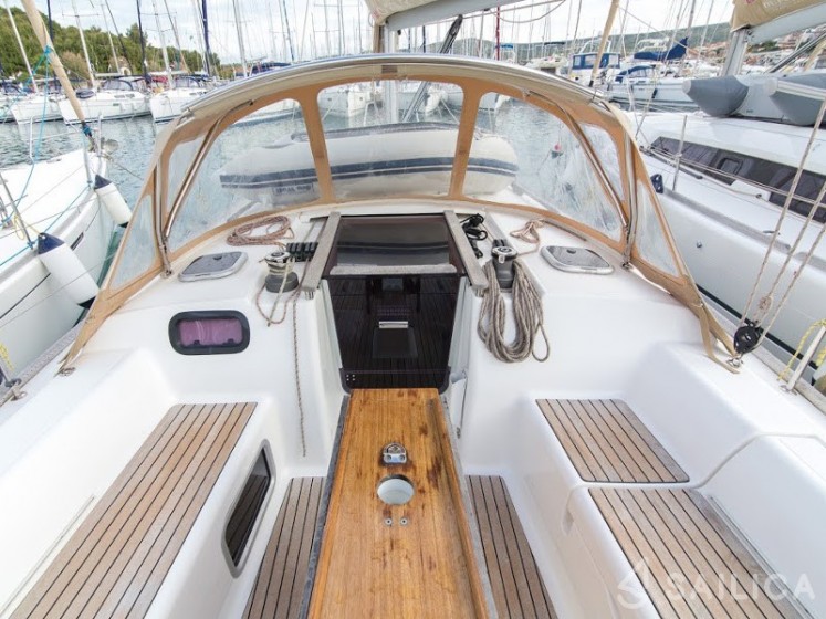 Dufour 335 Grand Large - Yacht Charter Sailica