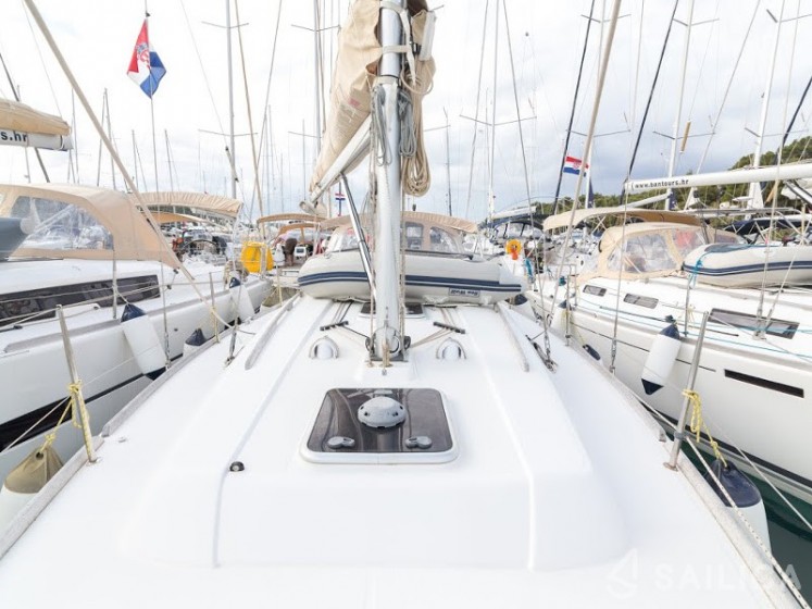 Dufour 335 Grand Large - Yacht Charter Sailica