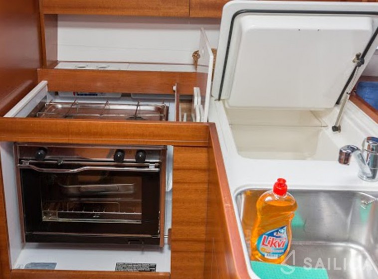 Dufour 335 Grand Large - Yacht Charter Sailica