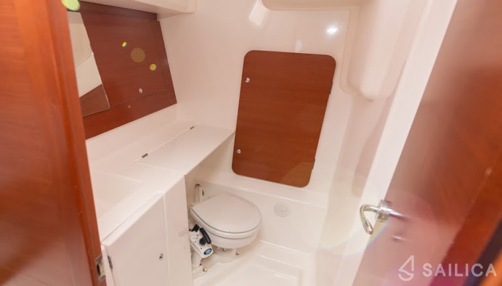 Dufour 335 Grand Large - Yacht Charter Sailica