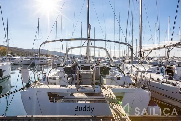 Oceanis 41.1 - Yacht Charter Sailica