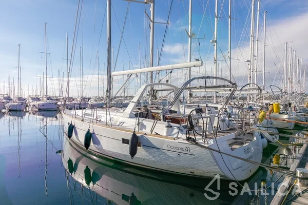 Oceanis 41.1 - Yacht Charter Sailica
