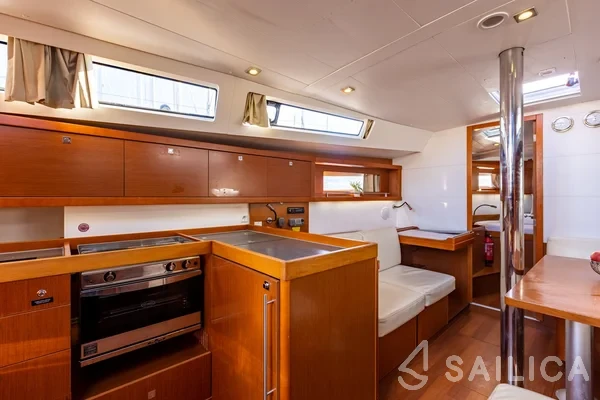 Oceanis 41.1 - Yacht Charter Sailica