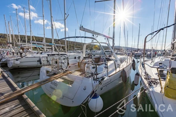 Oceanis 41.1 - Yacht Charter Sailica
