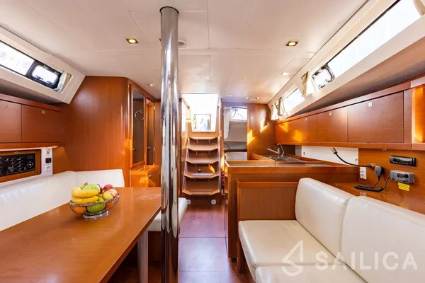 Oceanis 41.1 - Yacht Charter Sailica