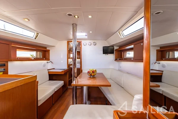 Oceanis 41.1 - Yacht Charter Sailica