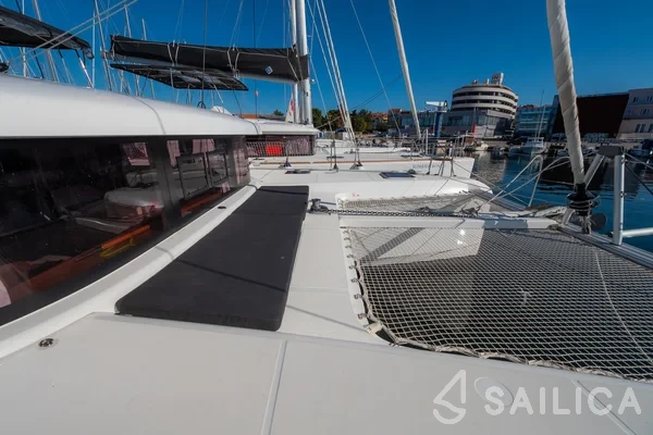 Lagoon 42 - Yacht Charter Sailica