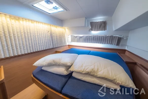 Lagoon 42 - Yacht Charter Sailica