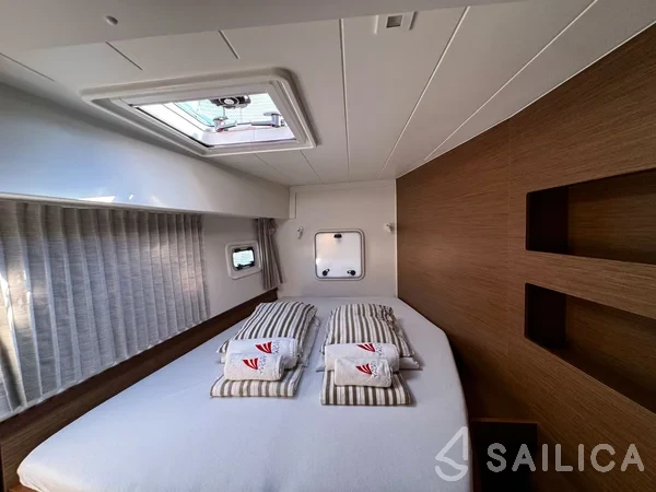 Lagoon 42 - Yacht Charter Sailica
