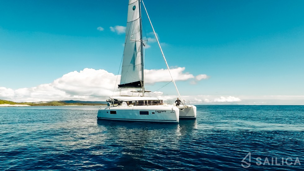 Lagoon 42 - Yacht Charter Sailica