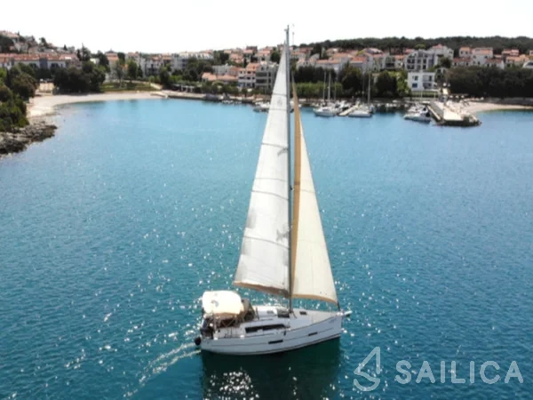 Dufour 382 GL - Yacht Charter Sailica