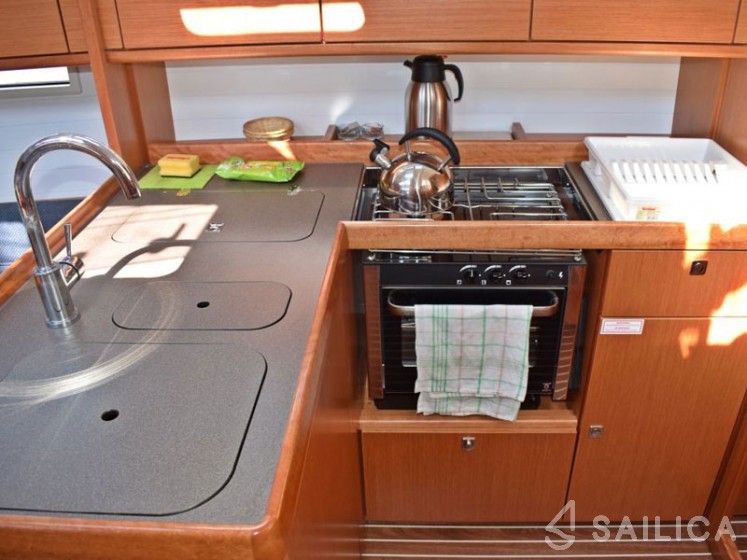 Bavaria 37 Cruiser - Yacht Charter Sailica