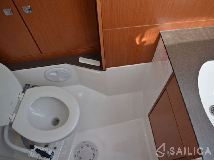 Bavaria 37 Cruiser - Yacht Charter Sailica