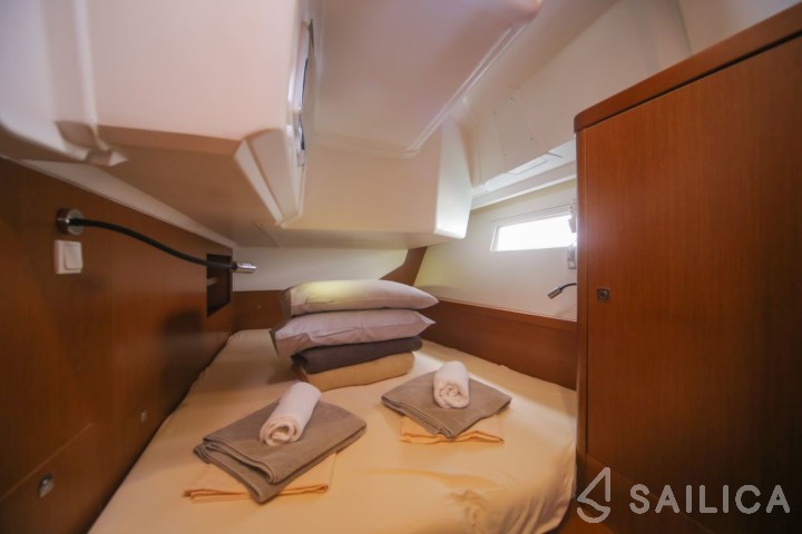 Oceanis 45 - Yacht Charter Sailica