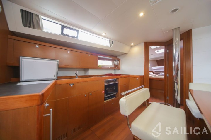 Oceanis 45 - Yacht Charter Sailica