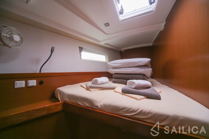 Oceanis 45 - Yacht Charter Sailica