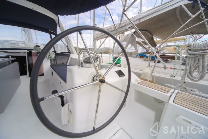 Oceanis 45 - Yacht Charter Sailica