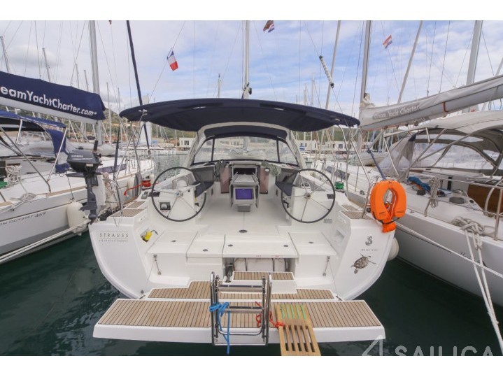Oceanis 45 - Yacht Charter Sailica