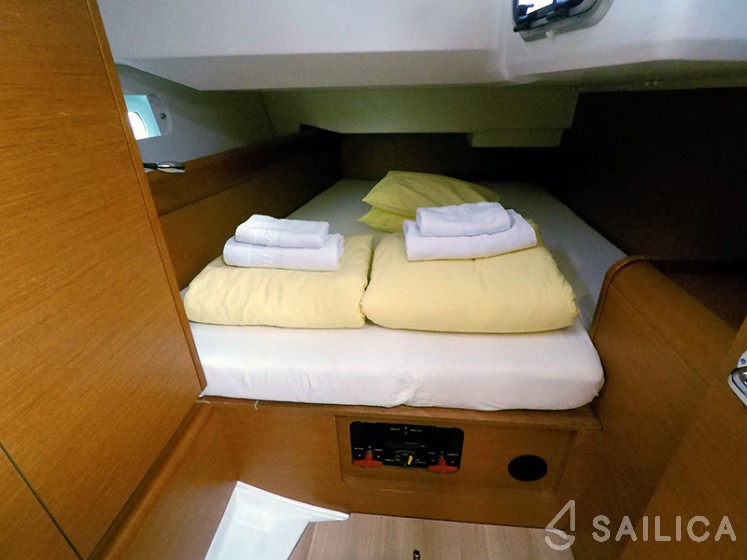 Sun Odyssey 449 - Yacht Charter Sailica