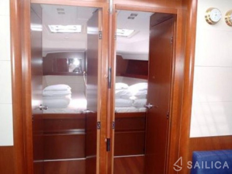 Oceanis 50 - Yacht Charter Sailica