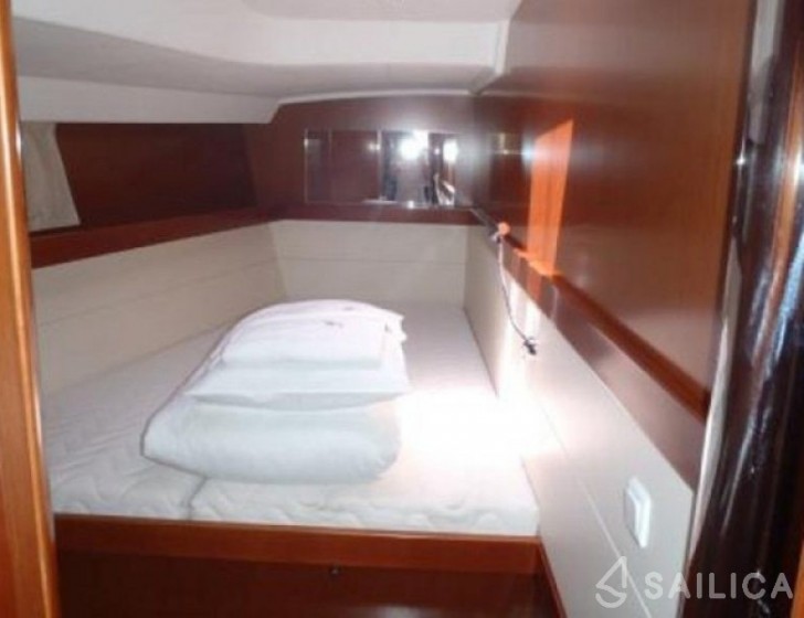 Oceanis 50 - Yacht Charter Sailica