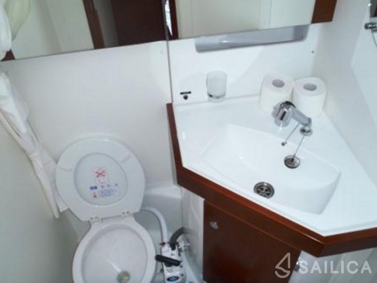 Oceanis 50 - Yacht Charter Sailica