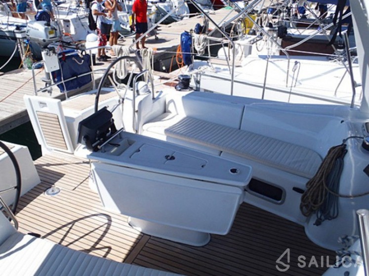 Oceanis 50 - Yacht Charter Sailica