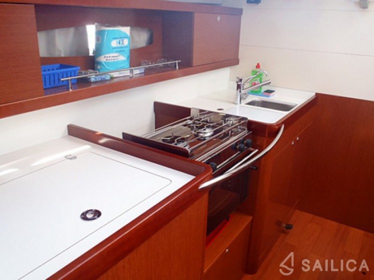 Oceanis 50 - Yacht Charter Sailica