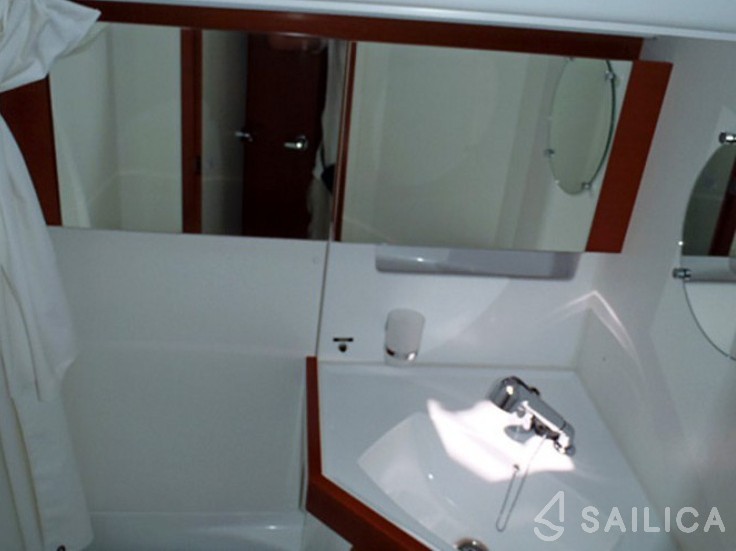 Oceanis 50 - Yacht Charter Sailica