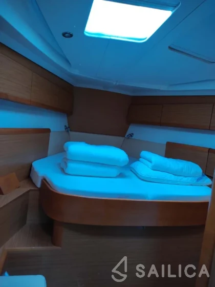Sun Odyssey 44i - Yacht Charter Sailica
