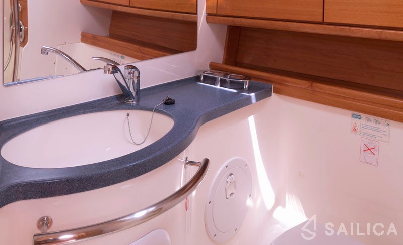 Bavaria Cruiser 46 - Yacht Charter Sailica