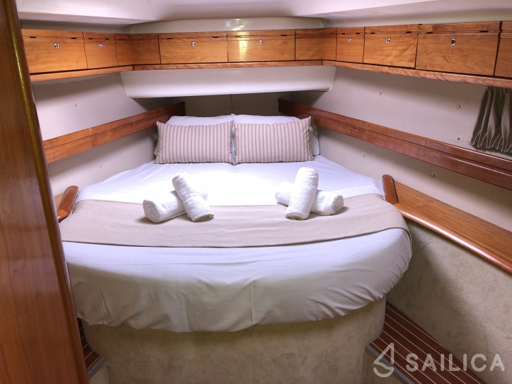 Bavaria Cruiser 46 - Yacht Charter Sailica