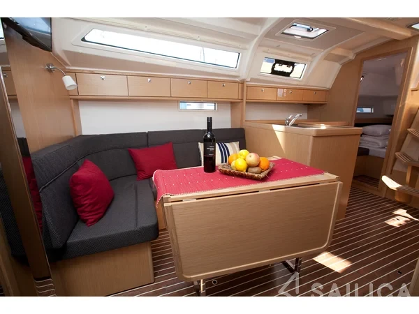 Bavaria 37 Cruiser - Yacht Charter Sailica