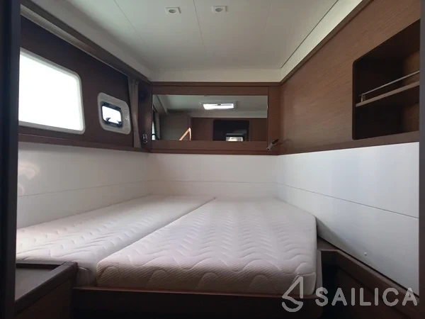 Lagoon 450  Flybridge - Yacht Charter Sailica