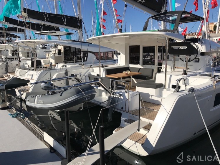 Lagoon 40 - Yacht Charter Sailica