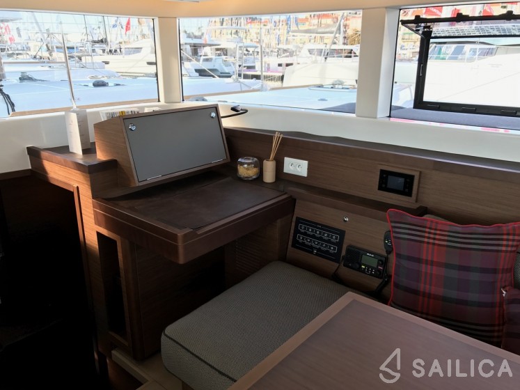 Lagoon 40 - Yacht Charter Sailica