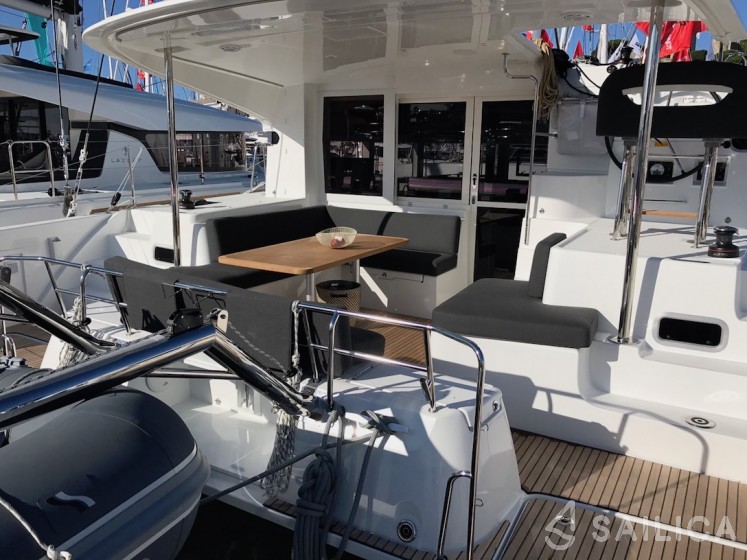 Lagoon 40 - Yacht Charter Sailica