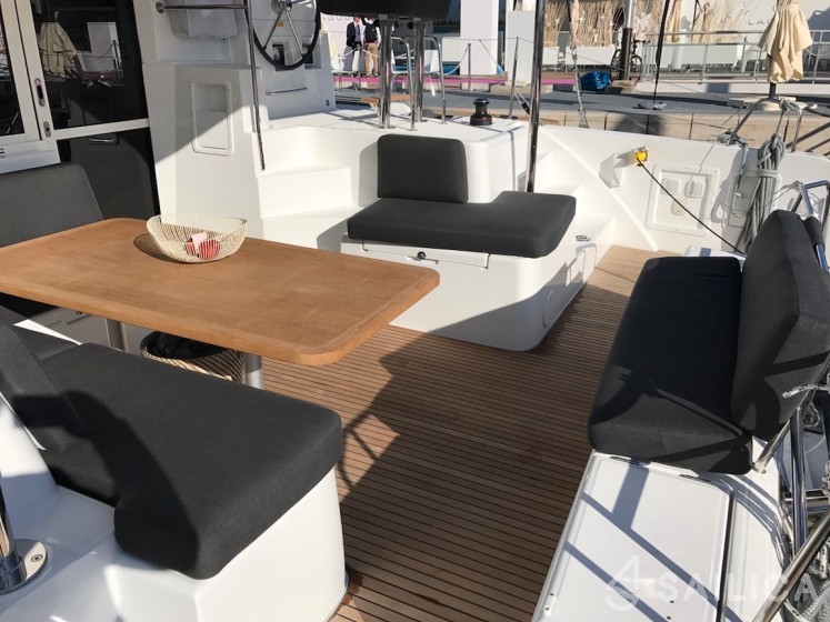 Lagoon 40 - Yacht Charter Sailica