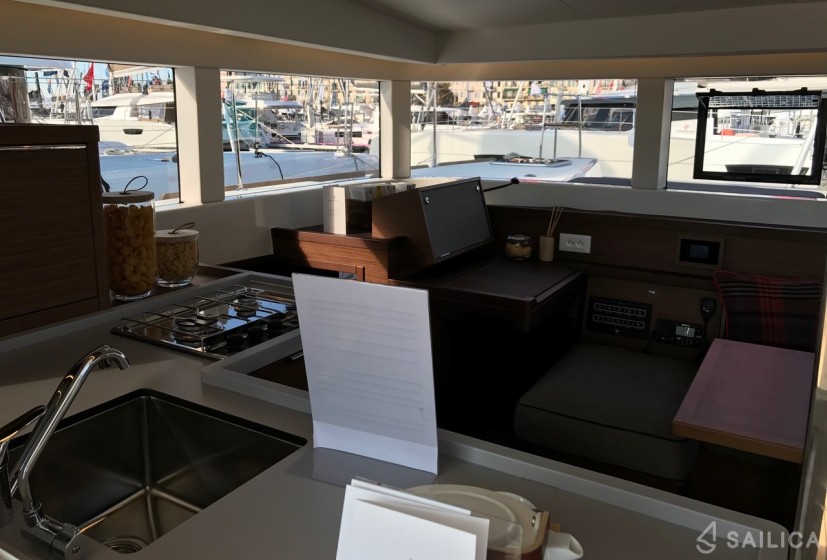 Lagoon 40 - Yacht Charter Sailica
